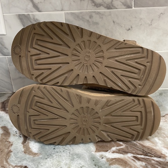 GUC UGG SAELA Knit Suede Cable Sweater Sheepskin Driftwood Cuff BOOTS Size 7 - Picture 13 of 16